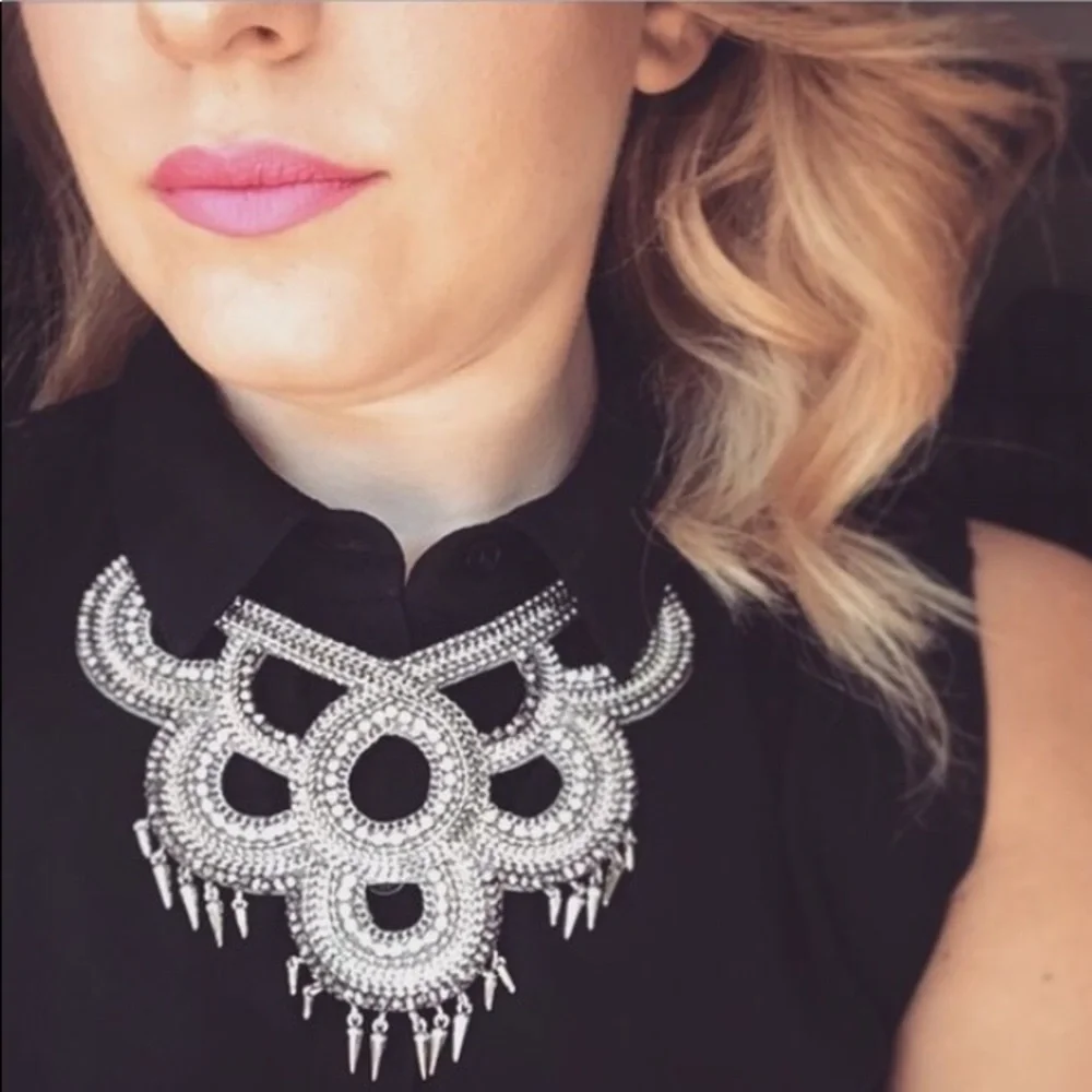 :: ⚔️BOSS⚔️Talulah Silver+Crystal Bib Necklace - Picture 9 of 9